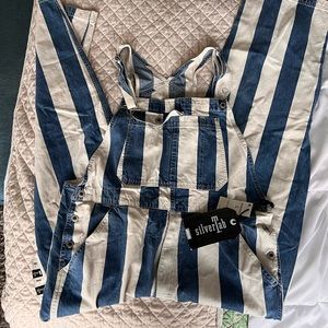 Vintage LEVI’s SILVER TAB denim overalls size L with tags. LOOSE fit